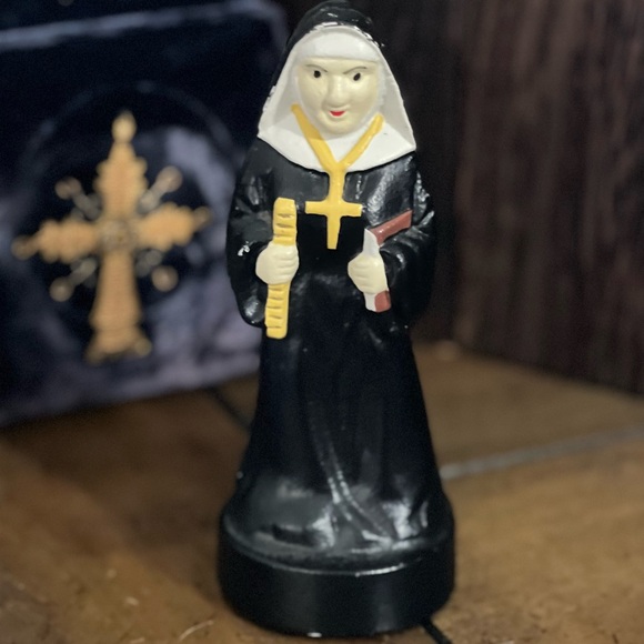 VINTAGE Cast iron Nun bottle opener - Picture 1 of 9